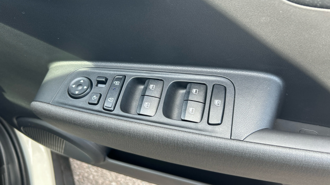 Hyundai INSTER 85kW 02 49kWh 5dr Auto Electric Hatchback - Image 23